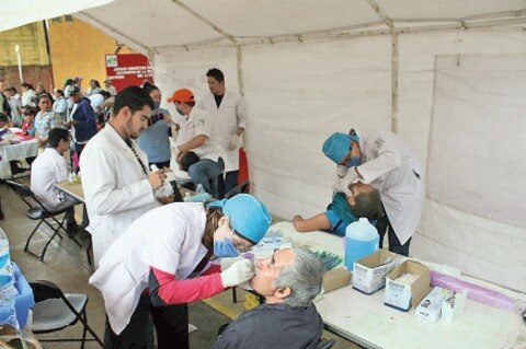 Alumnos de la UAQ atienden a serranos 