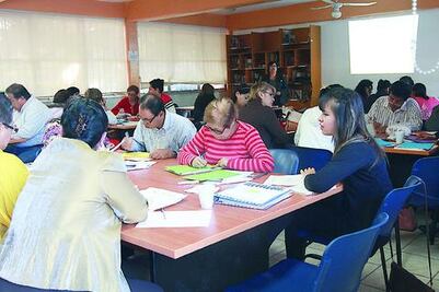 Acuden a evaluación casi 800 docentes 
