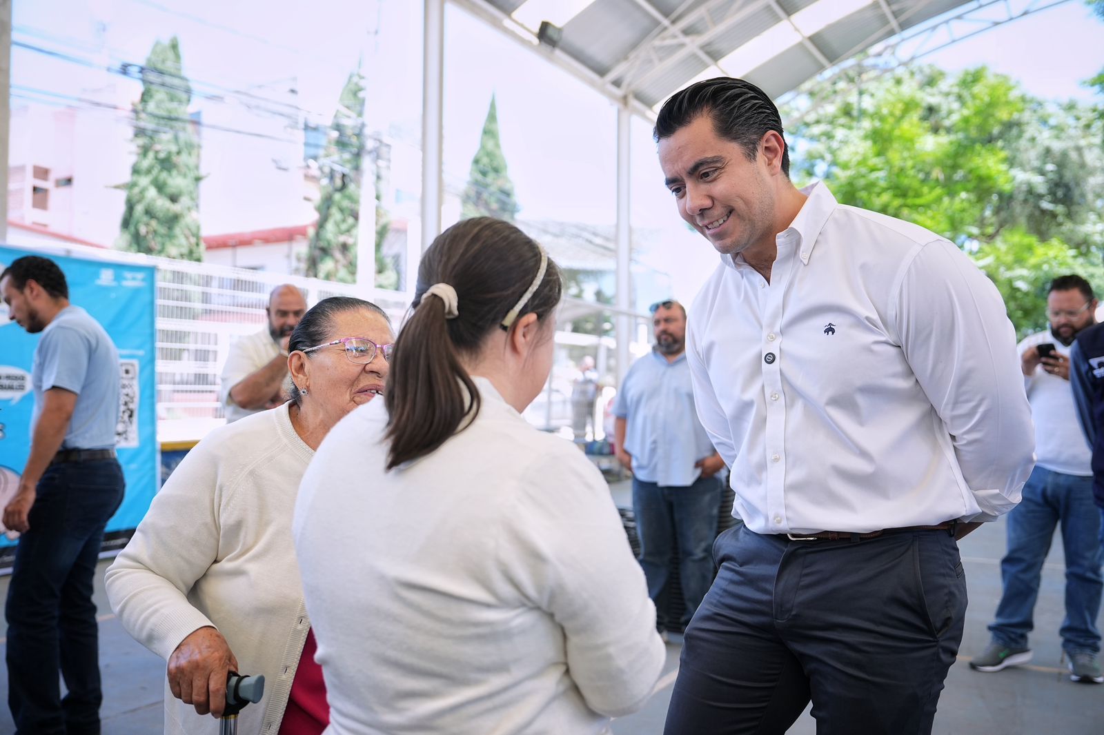 Entrega Felifer Macías 600 tarjetas de apoyo "El Extra" a personas con discapacidad en Querétaro