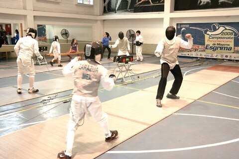 Lucen en el estatal de esgrima