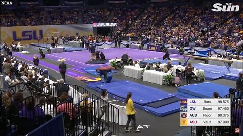 Gimnasta se rompe las dos piernas en plena competencia