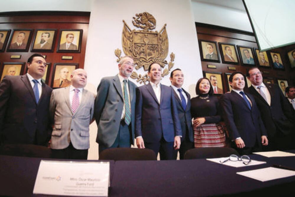 Firman iniciativa de Ley de Transparencia