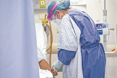 Por Covid-19, se duplicaron fallecimientos de personas de 20 a 49 años 