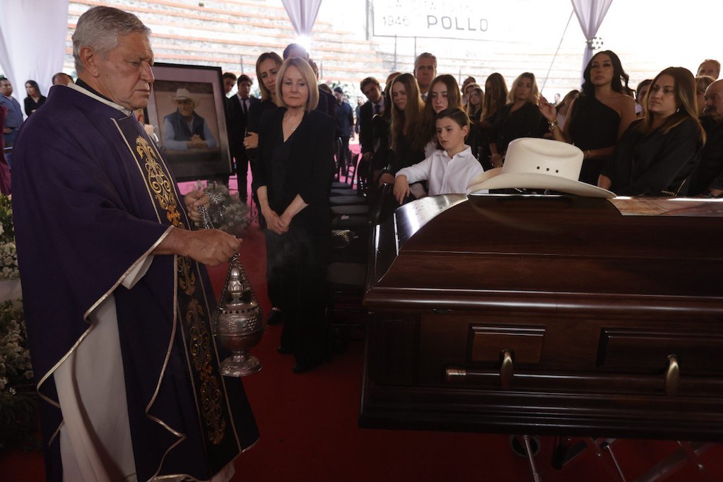 Dan último adiós a Juan Arturo "El Pollo" Torres Landa 