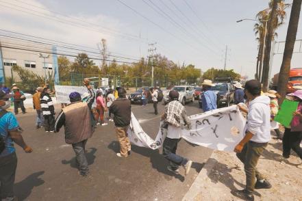 Cierran Avenida 5 de febrero para exigir agua