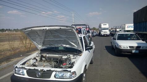 Tras persecución detienen a dos personas que habían robado auto