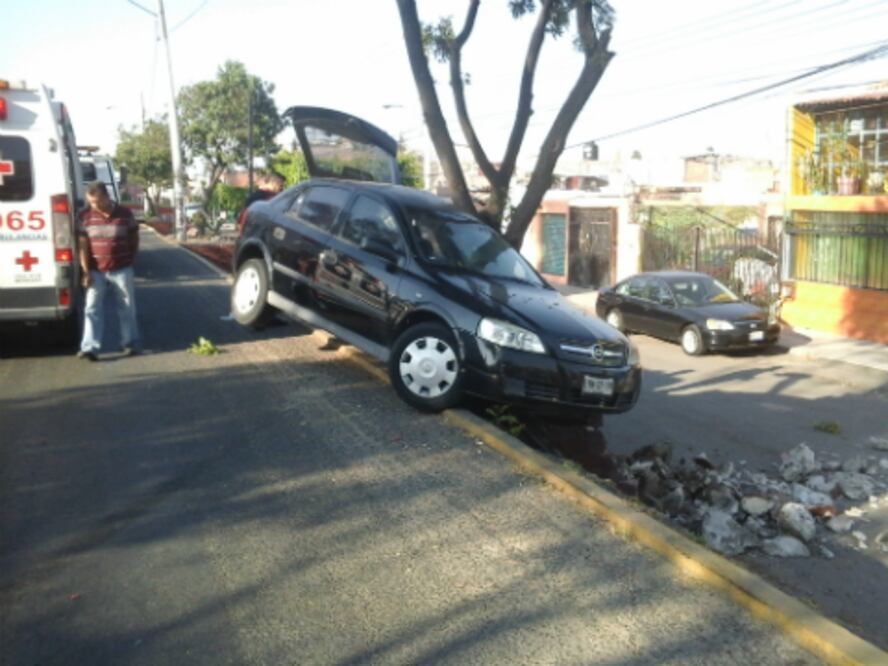 Volcadura en Avenida Rogelio Garfias