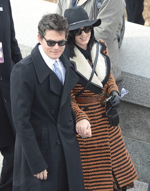 Se disculpa con Perry por decir que está embarazada