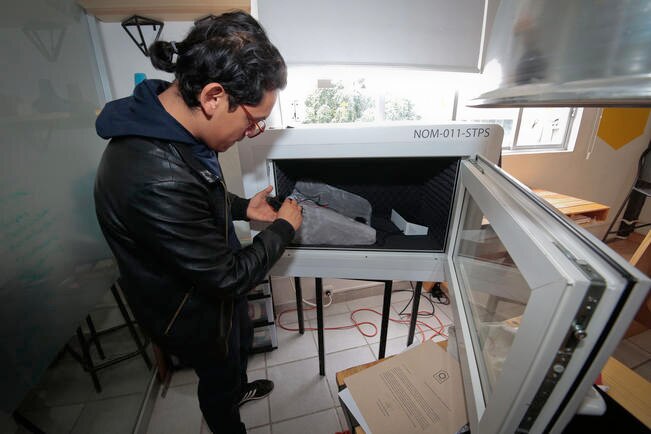 Buscan detectar sordera en bebés