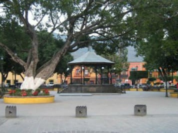 Festejan a niños y mamás de Jalpan