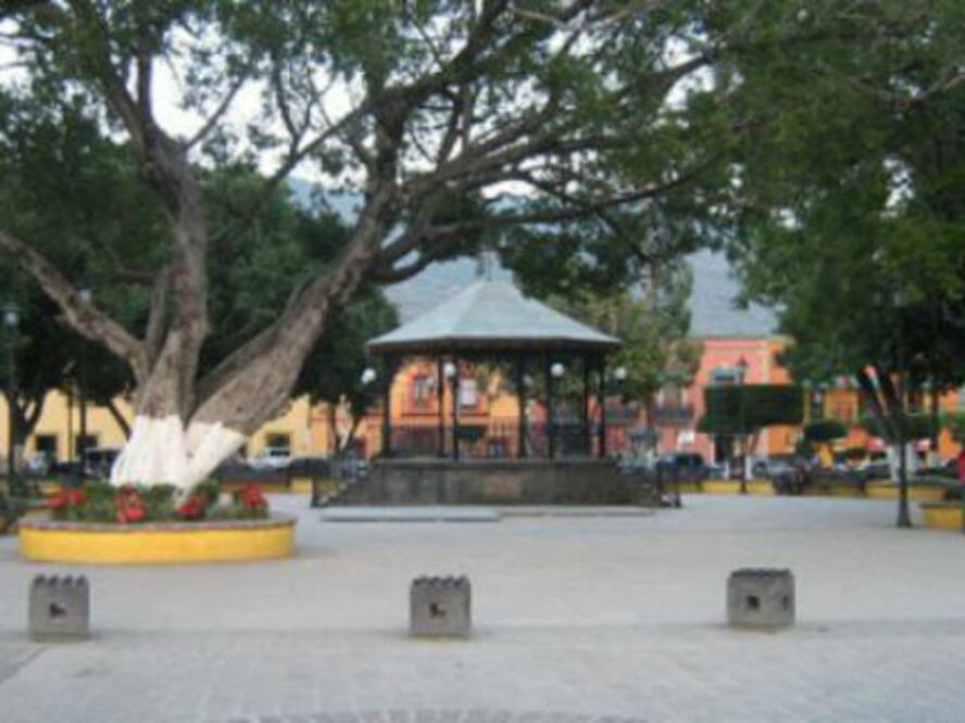 Festejan a niños y mamás de Jalpan