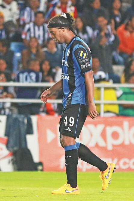 Tuzos duermen a Gallos