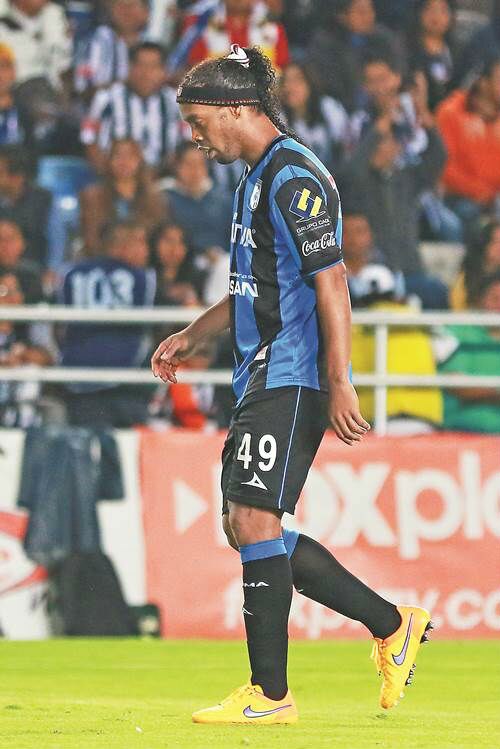 Tuzos duermen a Gallos