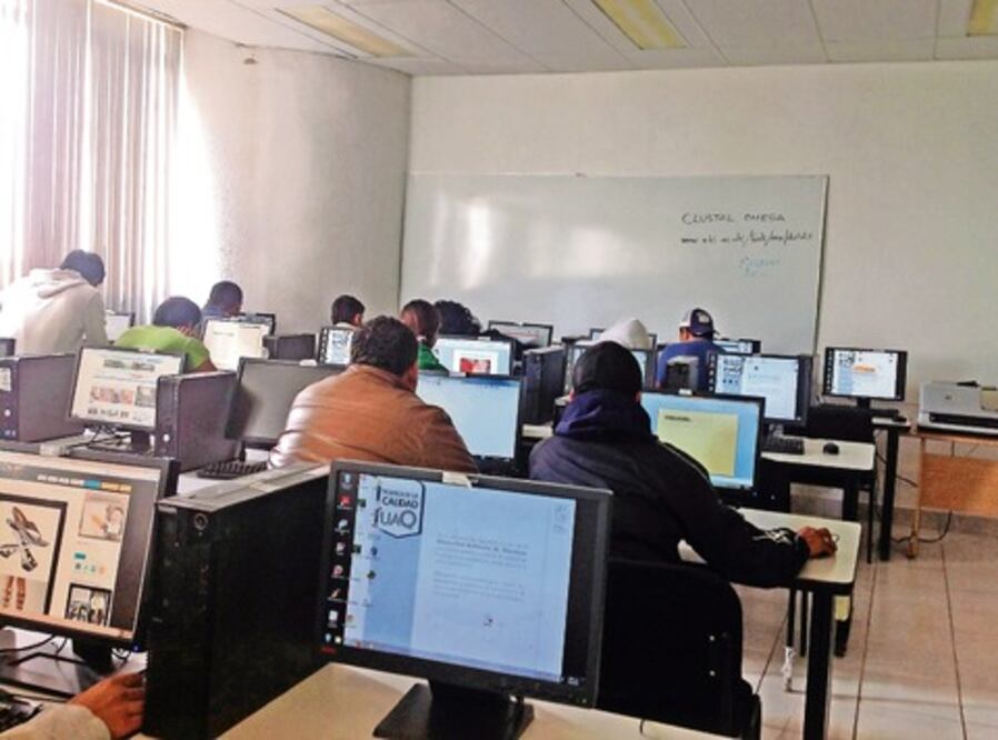 Revisarán en UAQ contrato colectivo