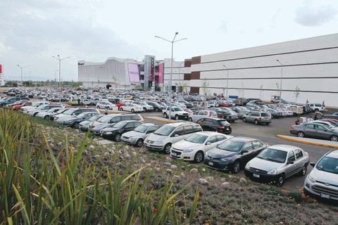 Multan con $12,800  a estacionamiento