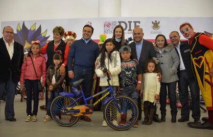 Festeja DIF a niños en el Día de  Reyes 