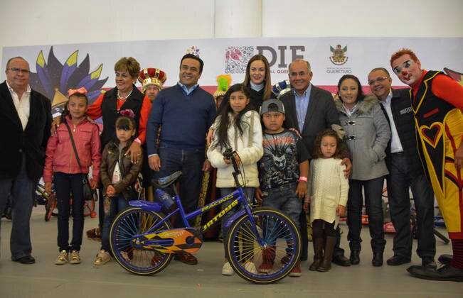 Festeja DIF a niños en el Día de  Reyes