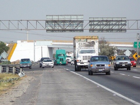 Frenan congestión de tráileres en la 57