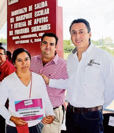 Dan banderazo de salida a Transporte Escolar