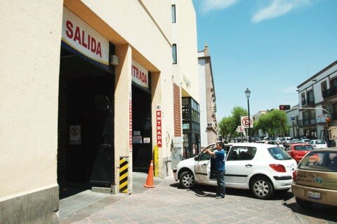 Dan 48 permisos a estacionamientos