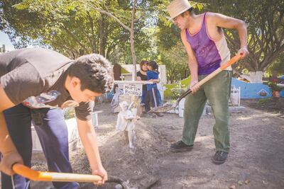 Exhumarán 100 tumbas en la capital de Querétaro 