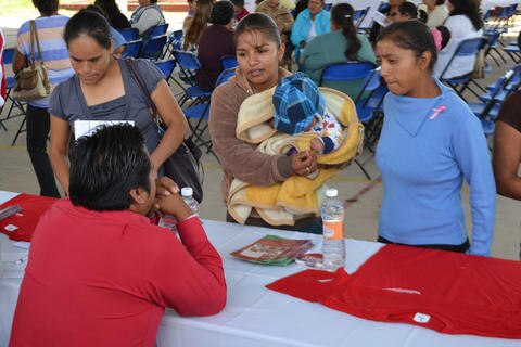 Atienden a mujeres de bajos recursos en CAF