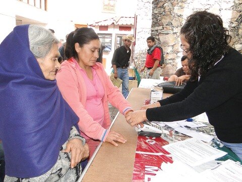 Entrega Sedesol tarjetas bancarias