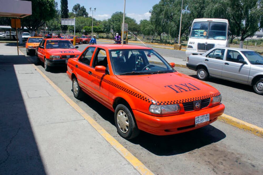 Al menos cuatro líneas de transportes colectivos y cinco asociaciones de taxistas trabajarán el tiempo que dure la feria (ARCHIVO. EL UNIVERSAL.)