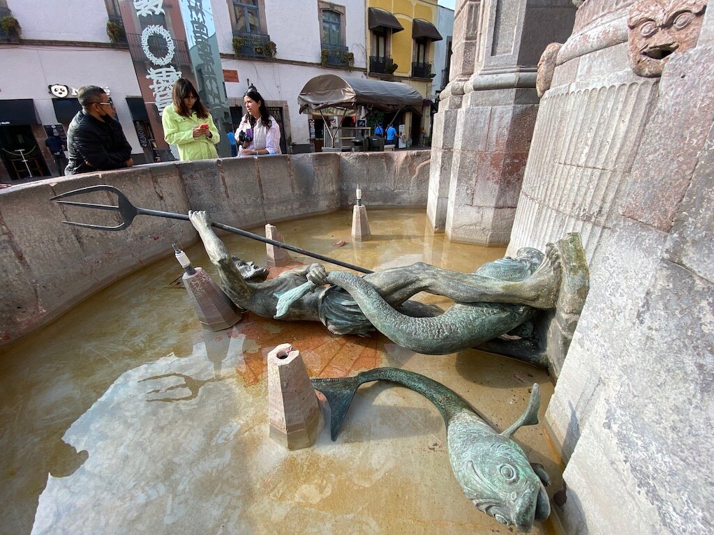 Costará 200 mil pesos arreglar la estatua de Neptuno, monumento histórico de Querétaro