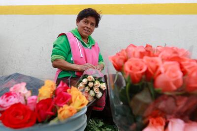 Precios espantan venta de flores para regalar