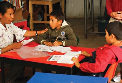 Escuelas indígenas, en rezago, denuncian