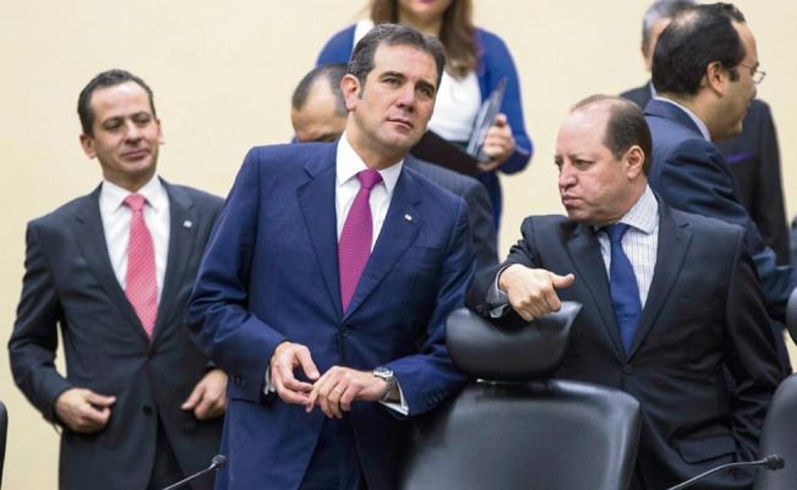 En pacto con Facebook nos excluyeron, se quejan partidos