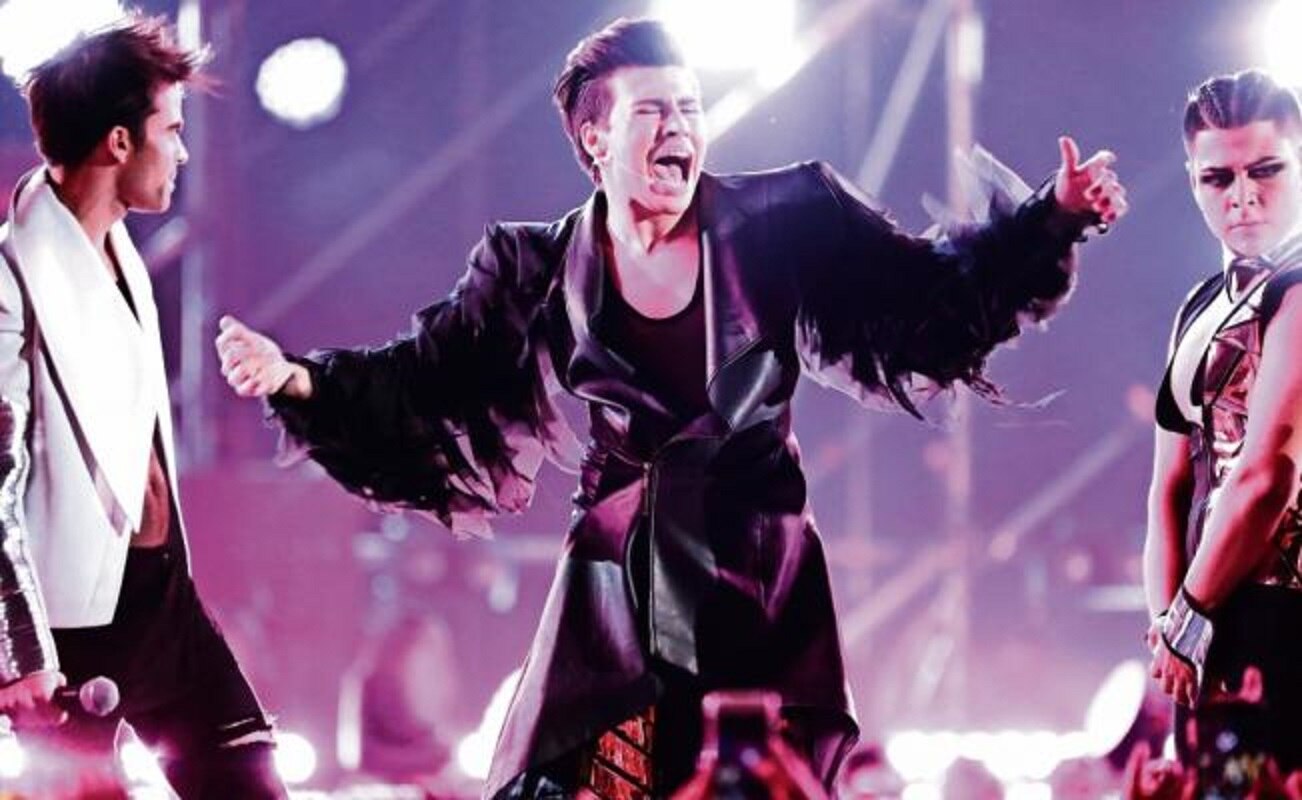 El youtuber gay La Divaza hizo un pequeño número en el que cantó y bailó./ Foto: Nadya Murillo