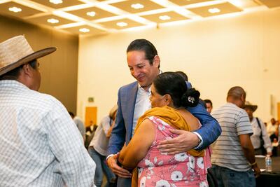 Francisco Domínguez dialoga con comités de obra social estatales