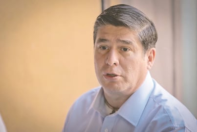 Morena va por reducir 50% a prerrogativas