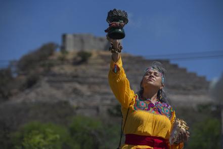 Agradecen y toman energías en El Pueblito