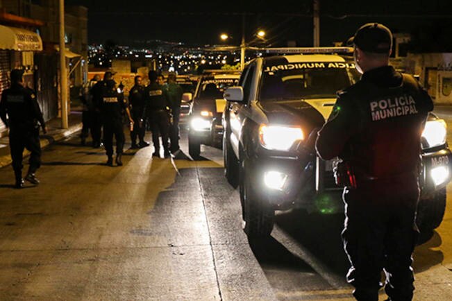 Policías metropolitanos detienen a 10 sujetos