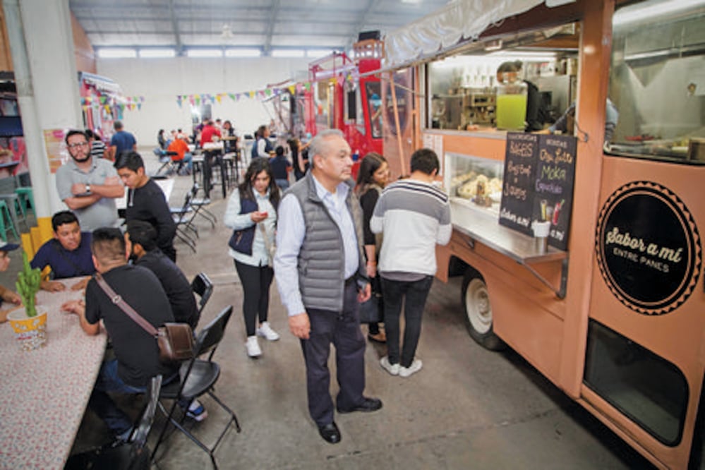 Disfrutan de Cinema Ticket Food Trucks