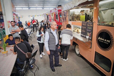 Disfrutan de Cinema Ticket Food Trucks