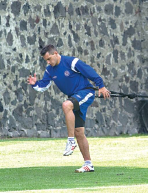 Cruz Azul inicia gira con medio equipo