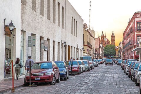 Comerciantes van contra parquímetros
