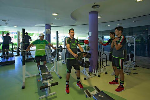 Gasta 74 mil pesos por seguir al Tri