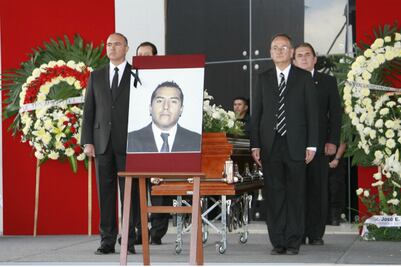 Rinden homenaje a oficial caído