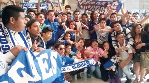 Tena pende de un hilo