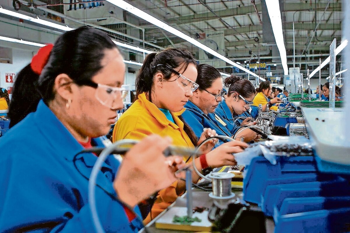 Aumentan en 126% las personas que trabajan más horas para completar gastos
