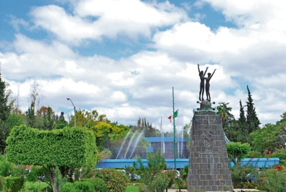 Festeja la UAQ su autonomía