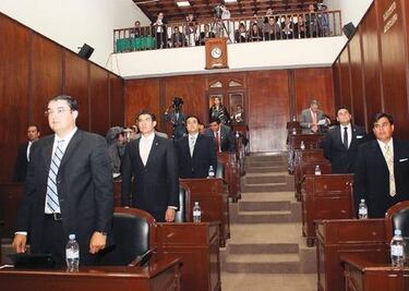 Despidos masivos en la legislatura