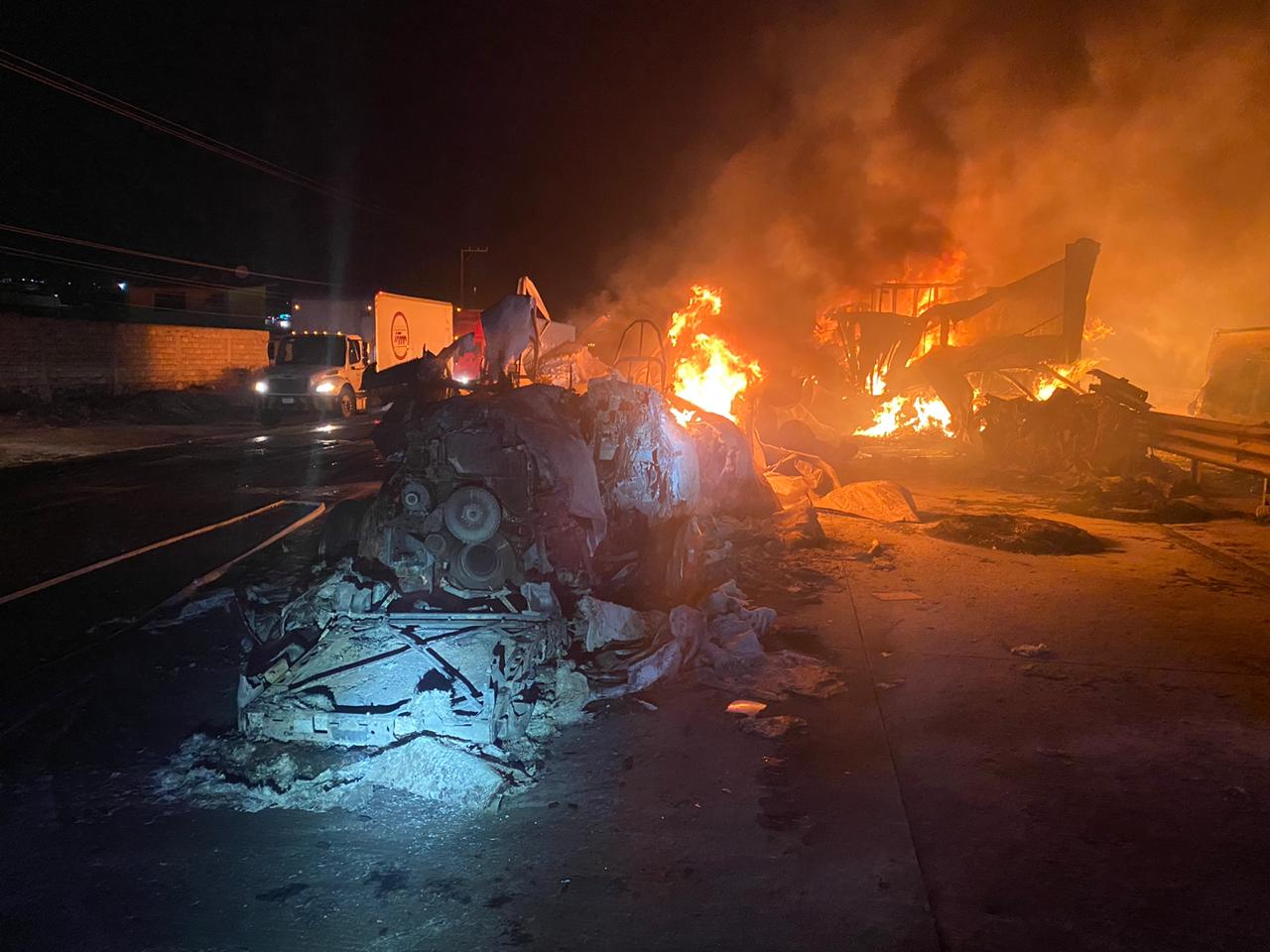 Tras accidente, abren circulación en la México-Querétaro
