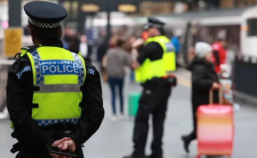 Agentes de policía británicos. Foto: EFE