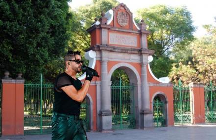 Mira los memes: proponen sedes para el concierto de Bad Bunny en Querétaro